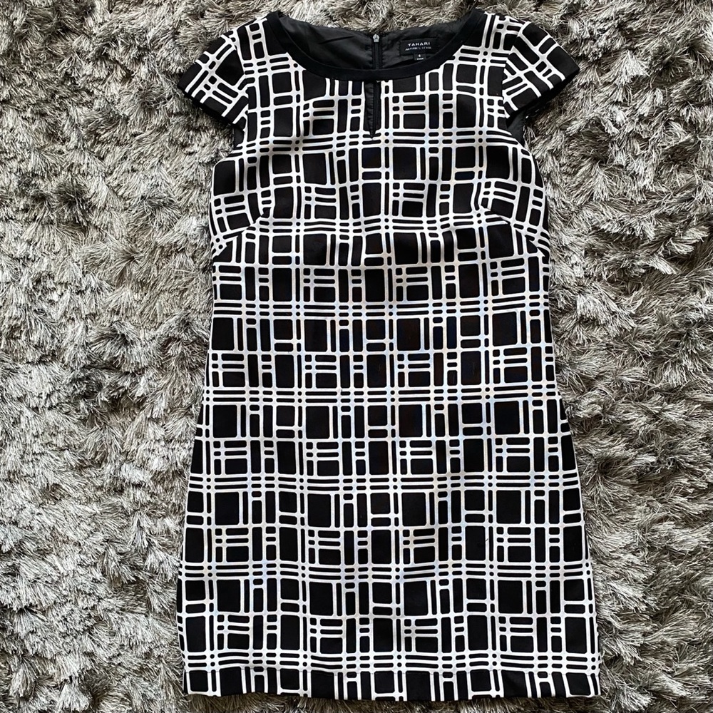 Retro Mod Pattern Tahari Shift Dress